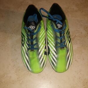 Umbro Soccer Shoes Size Youth 3